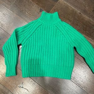 VINCE
Cashmere Crewneck size XS  30% Cashmere 70% Wool